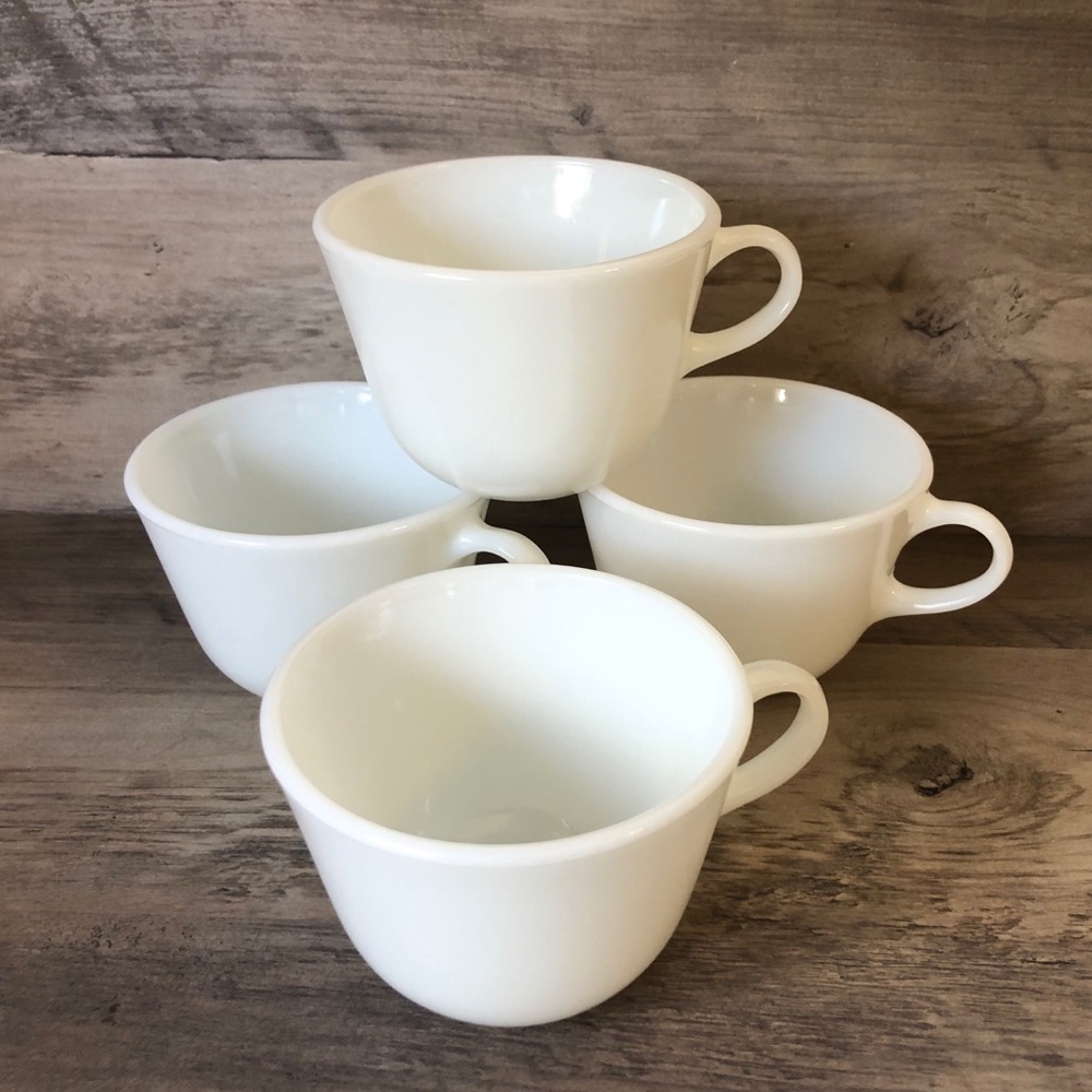 CLASSIC - Pyrex White Mugs Set of 4